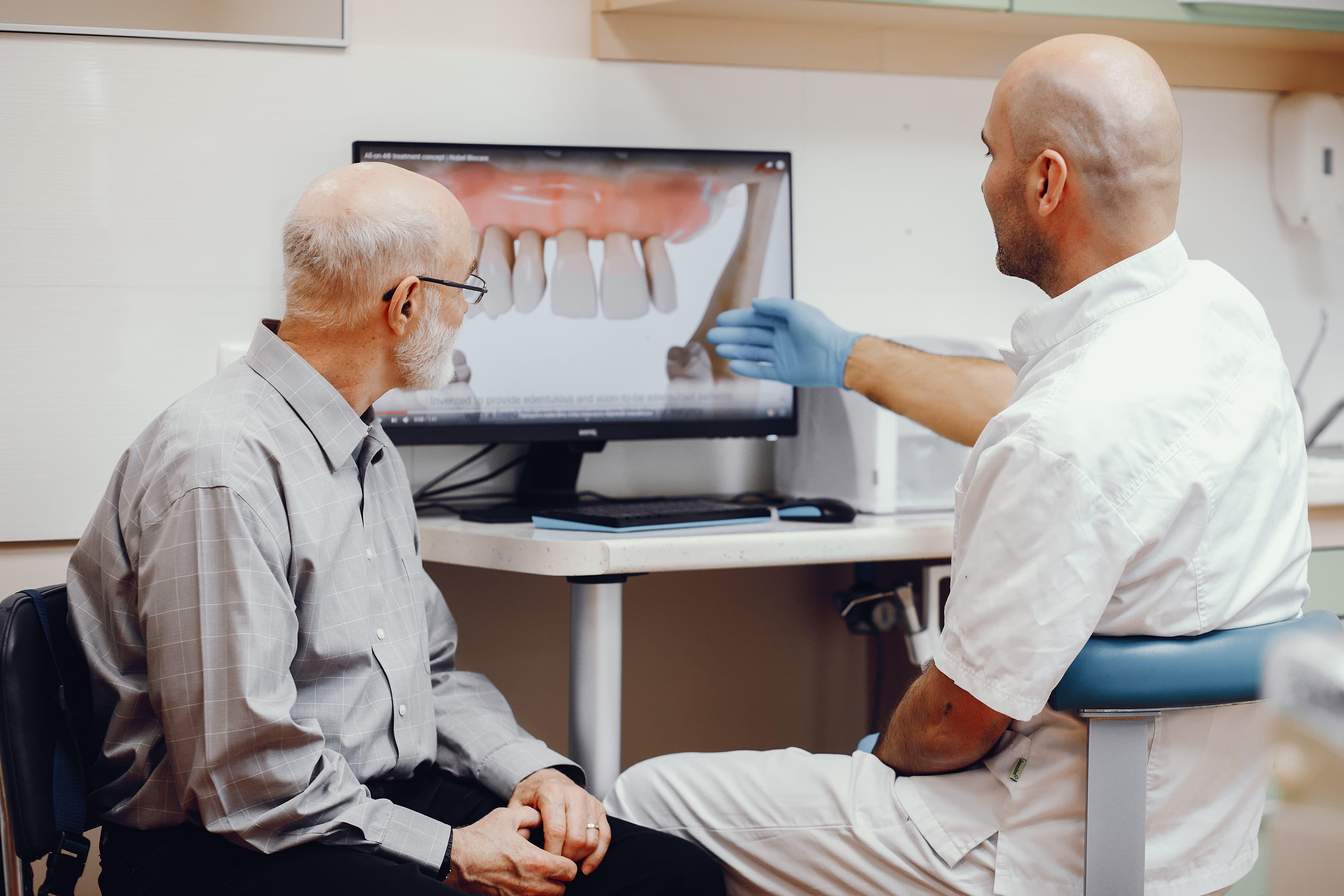 A confident, stable replacement for missing teeth.